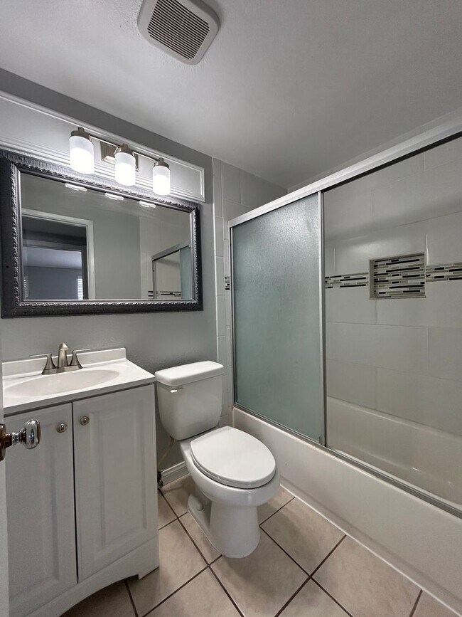 Building Photo - 4 BR/2 BA House