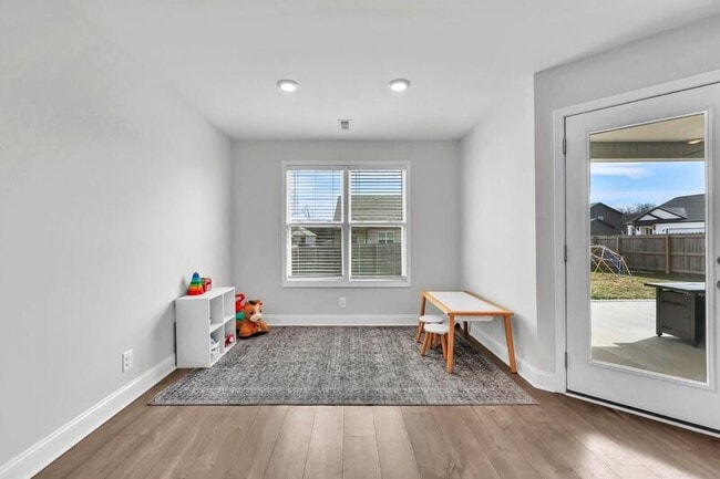 Building Photo - 441 Pomeroy Dr
