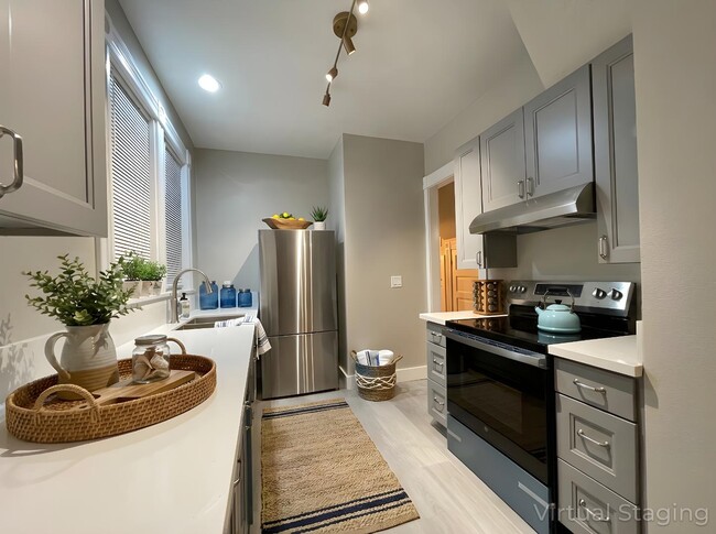 Building Photo - 405 Spruce St E