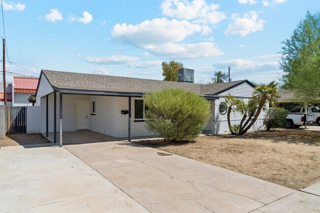 Building Photo - 4737 N 13th Ave