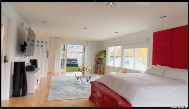 Building Photo - 215-40 27th Ave