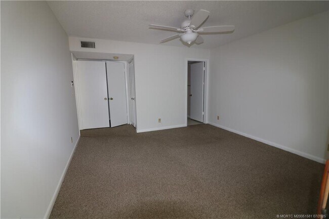 Building Photo - 241 SW South River Dr