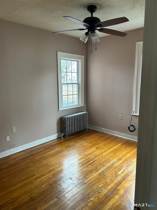 Building Photo - 82-84-84 Glendale Ave