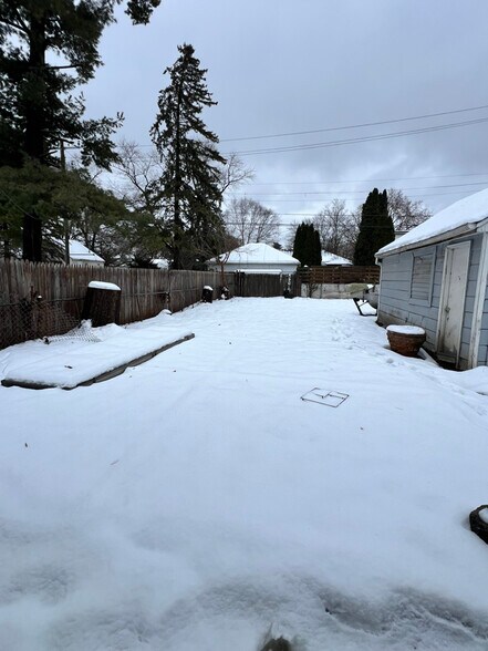 Building Photo - 18712 Brady