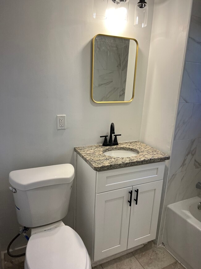 Building Photo - 136 Bowles St