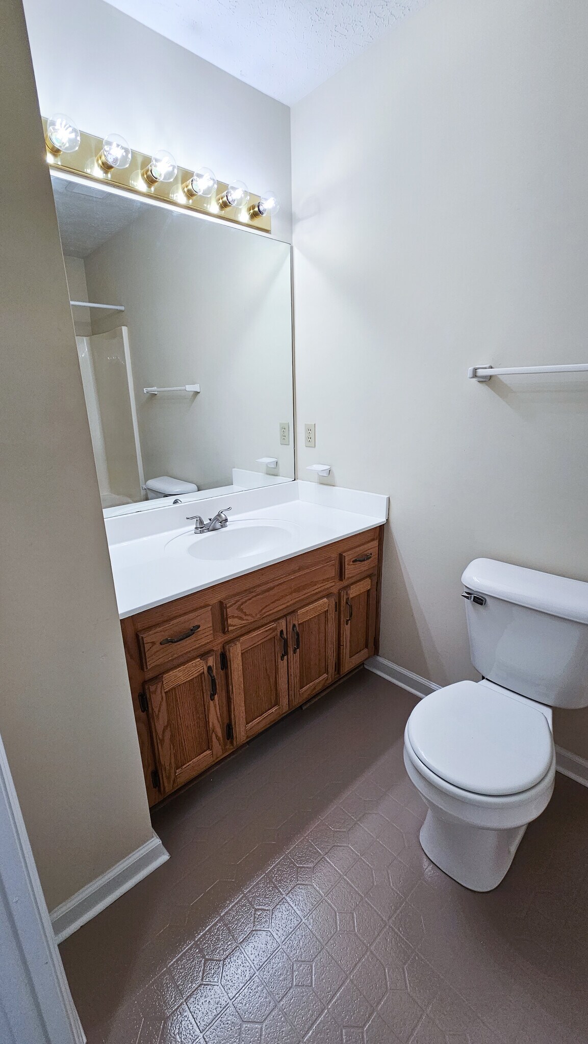 Building Photo - 140 Bright St