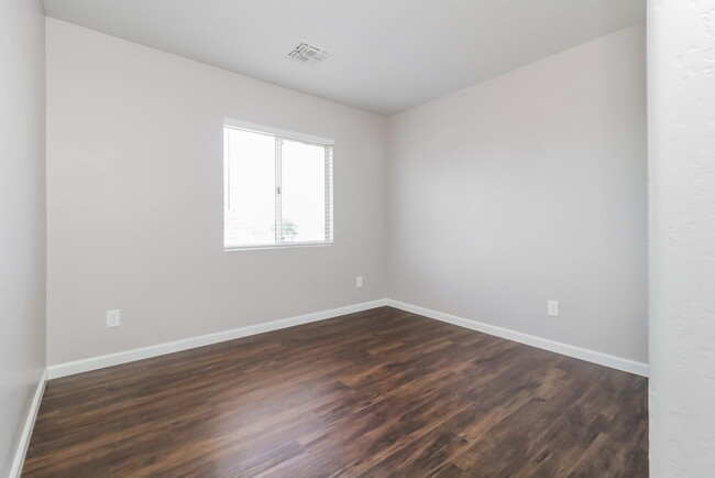Building Photo - 12649 W Charter Oak Rd