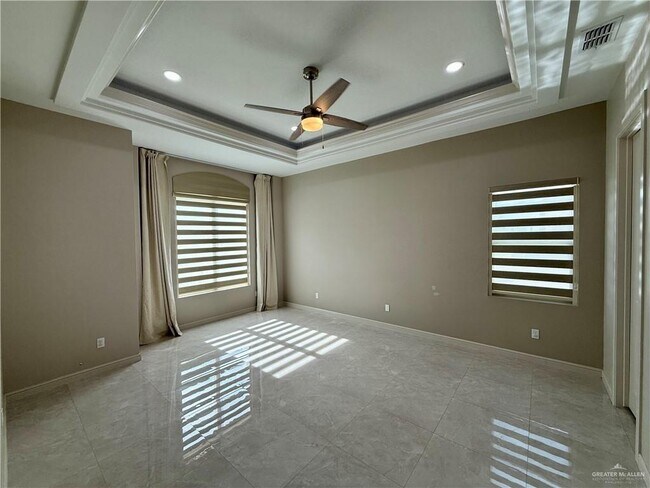 Building Photo - 17 West Dr