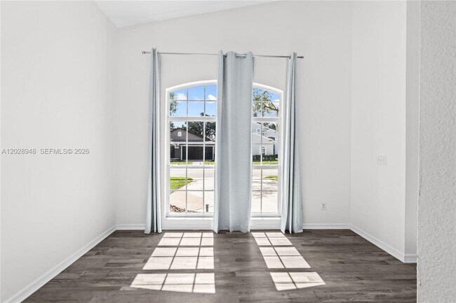 Building Photo - 434 Castlemain Cir