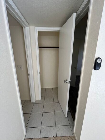 Building Photo - 1201 S McClintock Dr