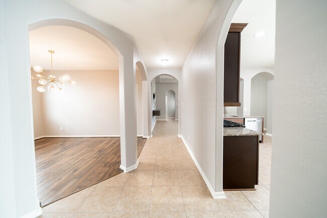 Building Photo - 13303 Davenport Hills Ln