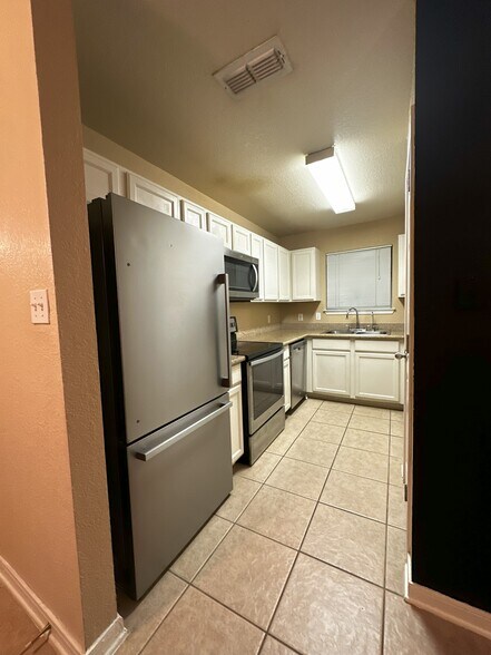 Kitchen - 13611 Woodstone Way