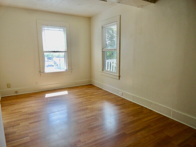 Building Photo - 68 Ingraham St