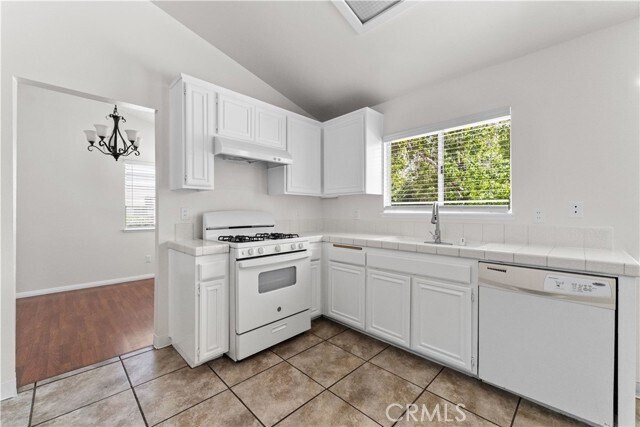 Building Photo - 1232 Kings Rd