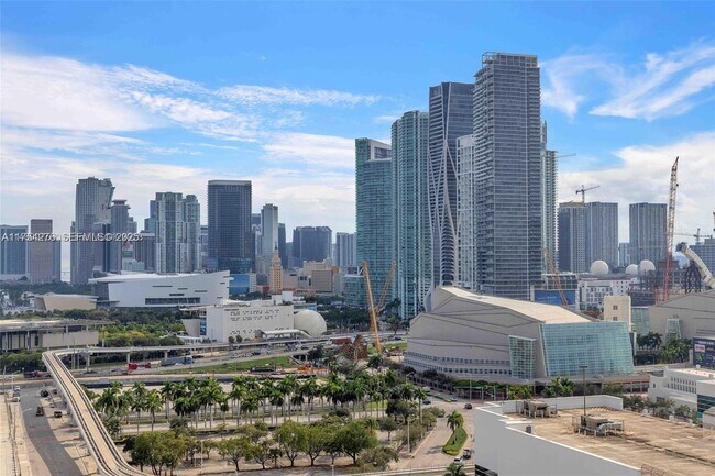 Building Photo - 1717 N Bayshore Dr