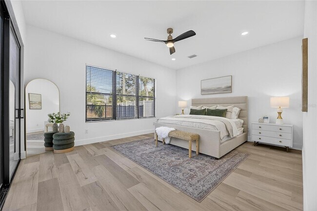 Building Photo - 2335 Oak Terrace