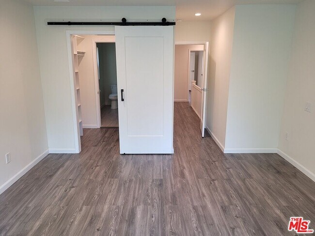 Building Photo - 8605 Rugby Dr