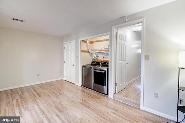 Building Photo - 42 Victoria Square