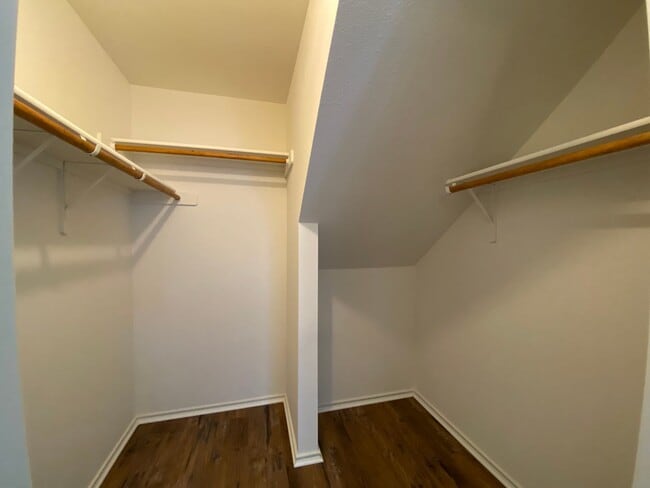 Building Photo - 4 Bedroom in Thaxton Place