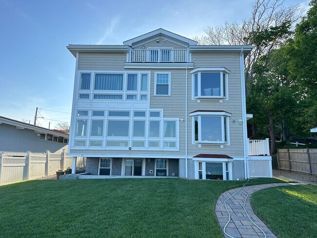 Building Photo - 999 Bellevue Rd