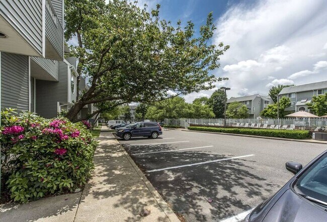 Building Photo - 3-Bed with AC & 1.5 Bath *Boston Landing * Top Floor * SEPT