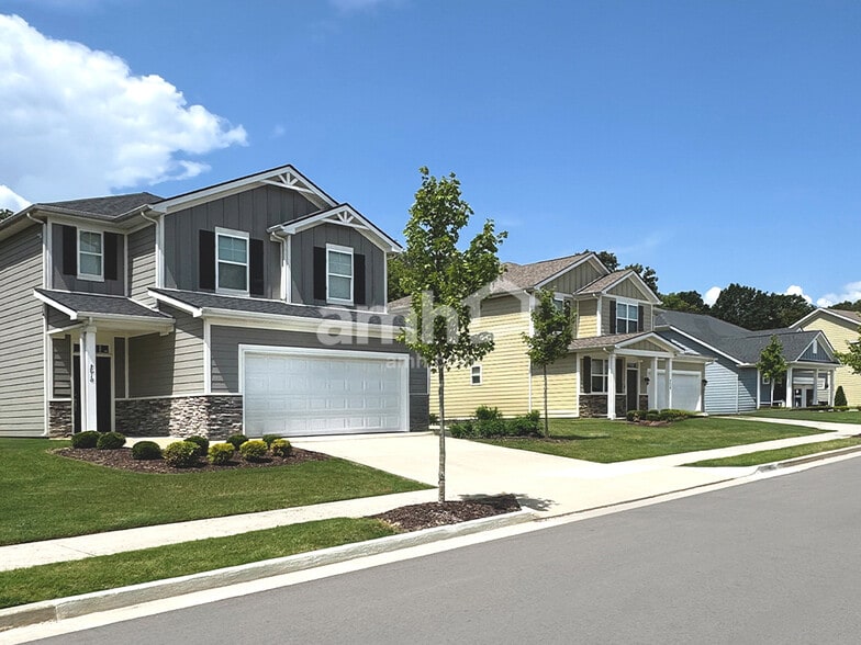 Building Photo - 4304 Longfellow Dr