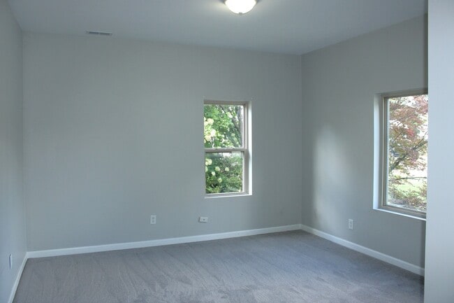 Building Photo - 135 E Chestnut St