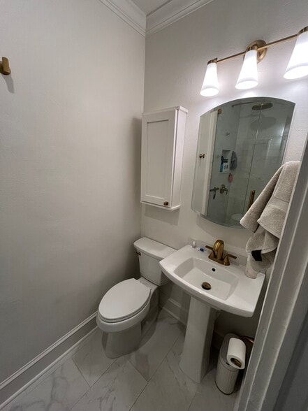 Building Photo - 718 Beard St