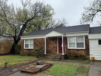 Building Photo - Available NOW! 2 Bed Plus Bonus Room 1 Bat...
