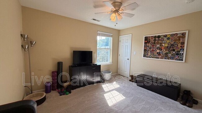 Building Photo - 136 Filbert St