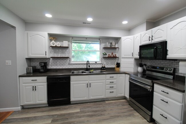 Building Photo - Bright & Spacious 2-Bedroom Home in Massanutten
