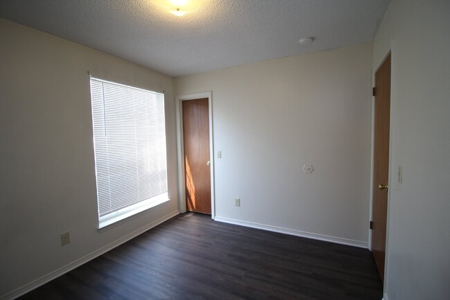 Building Photo - 3/2 brick with fenced backyard in SW Pensa...