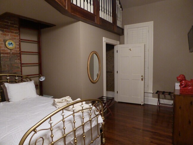 Second Bedroom - 906 Fatherland St