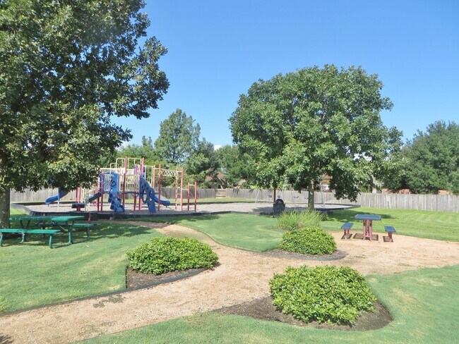 Building Photo - 4 Bedroom 2 Bathroom Churchill Farms Georg...