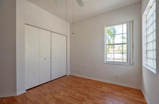 Building Photo - 1928 Madeira Dr