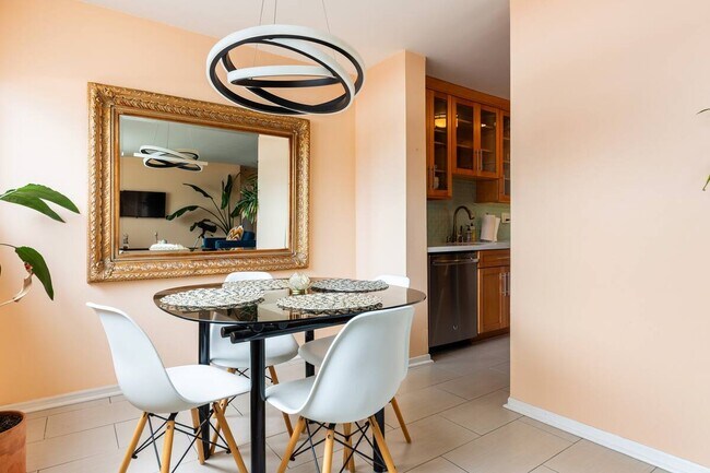 Building Photo - 960 Larrabee St