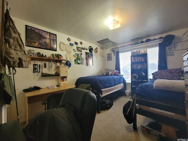 Building Photo - Updated 3 Bed Townhome w/ Finished Basement – American Fork