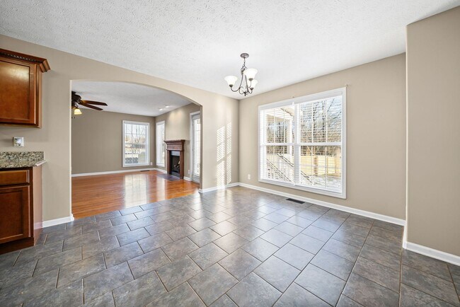 Building Photo - Pet Friendly Four Bedroom!