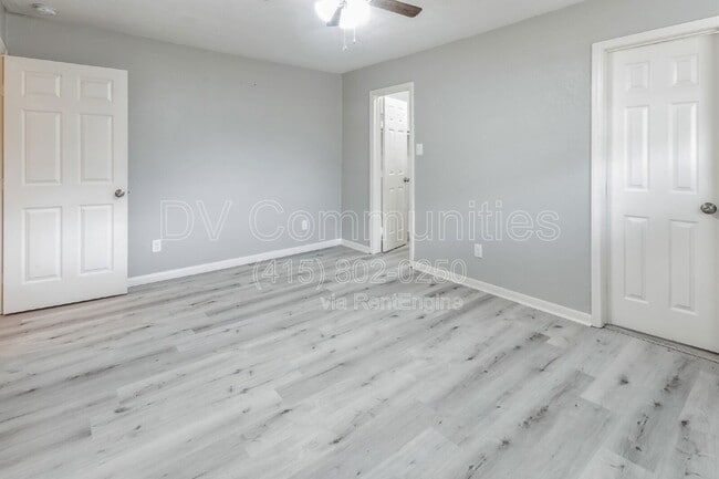 Building Photo - 2107 Lamar Dr