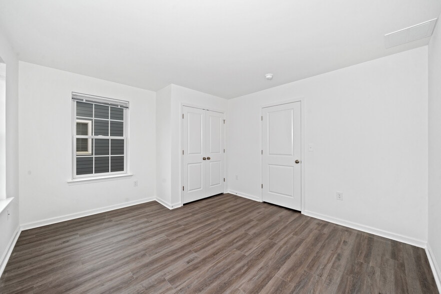 Building Photo - 851 Mapleton Ave