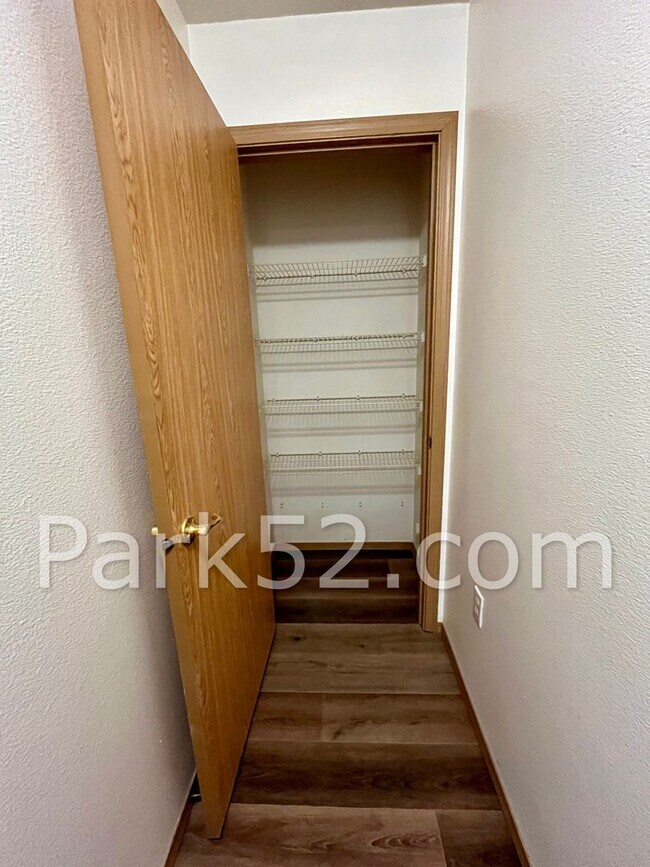 Building Photo - $300 Off First Full Month! 1 Bedroom 1 Bathroom - Ground Floor - Bonney Lake Condo - #D2