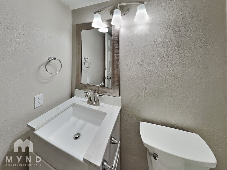 Building Photo - 4231 Karnes Dr