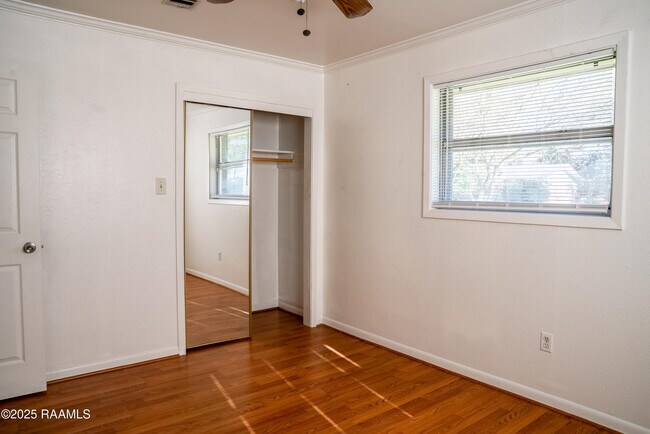 Building Photo - 213 Birch Dr