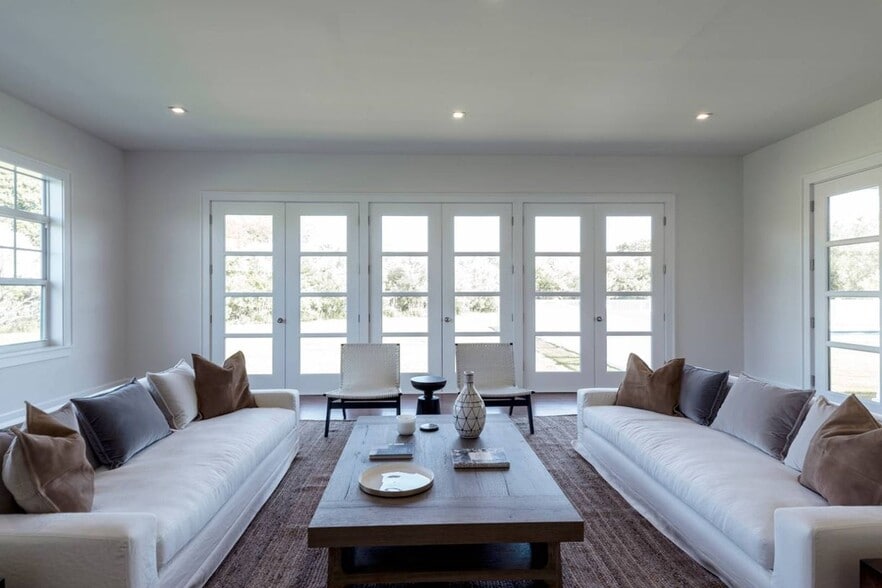 Building Photo - 127 Greenleaf Ln