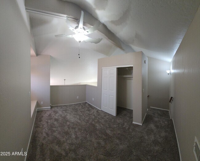 Building Photo - 4256 W Park Ave