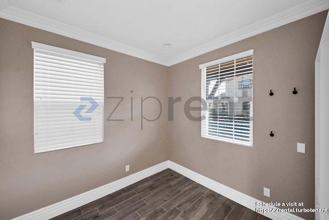 Building Photo - 4367 Amanecer Dr