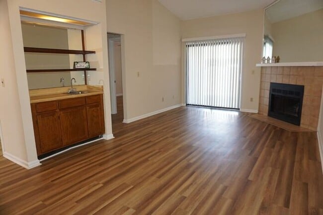 Building Photo - Orange Park - 2/2 flat