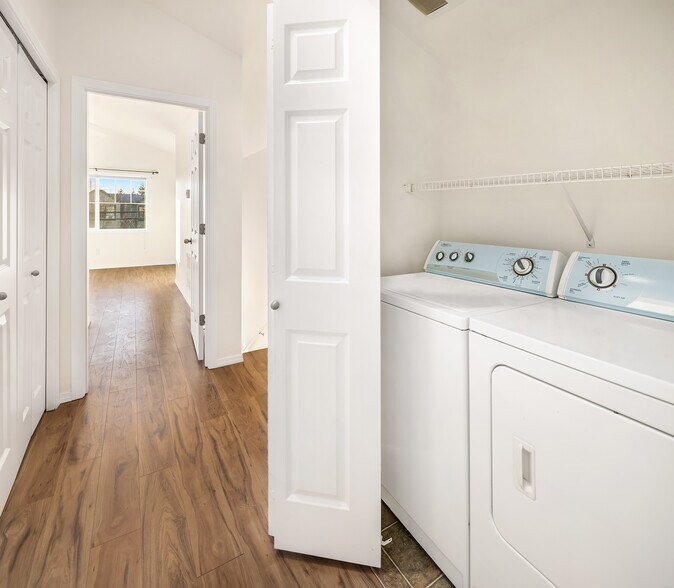 Building Photo - 11708 Greenwood Ave N