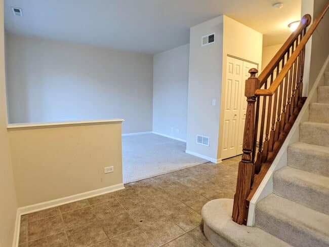 Building Photo - 2221 S Crambourne Way