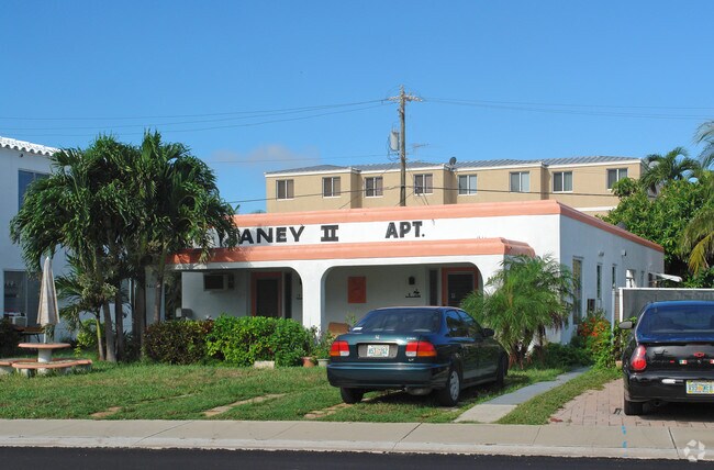 Building Photo - Janey II Apts
